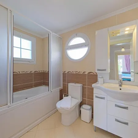 빌라 Guel, 페티예