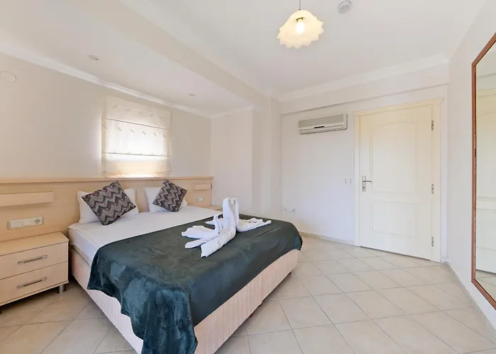 Gul - Private Pool , 10 Min Walk Vilă