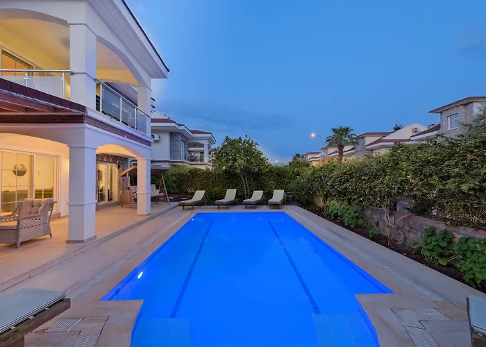 Vilă Gul - Private Pool , 10 Min Walk *