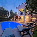 Gul - Private Pool , 10 Min Walk Vila